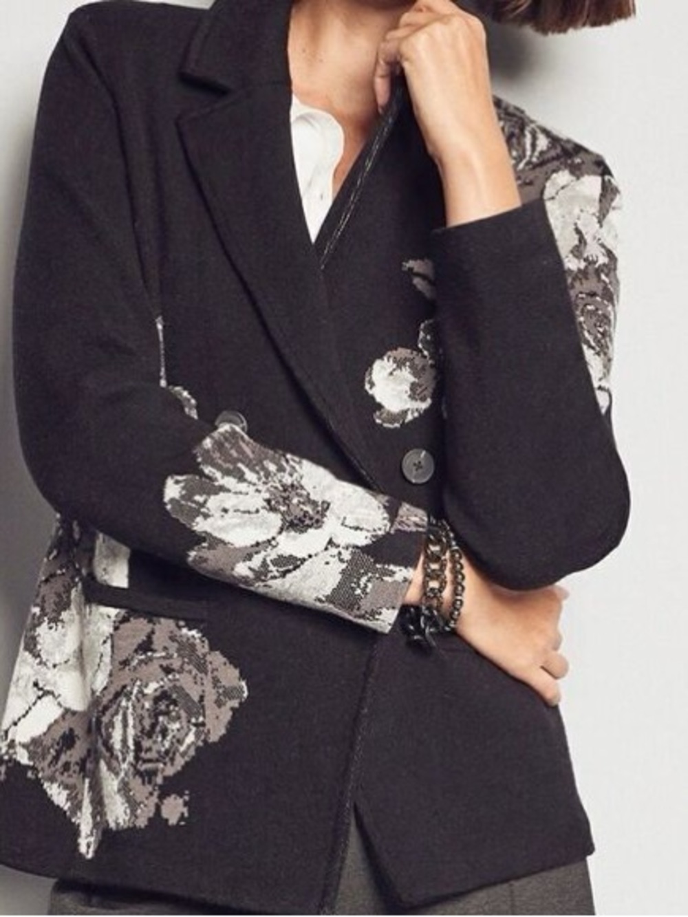 Chico’s Womens Black Floral Jacquard cozy tuxedo style Blazer Jacket size large